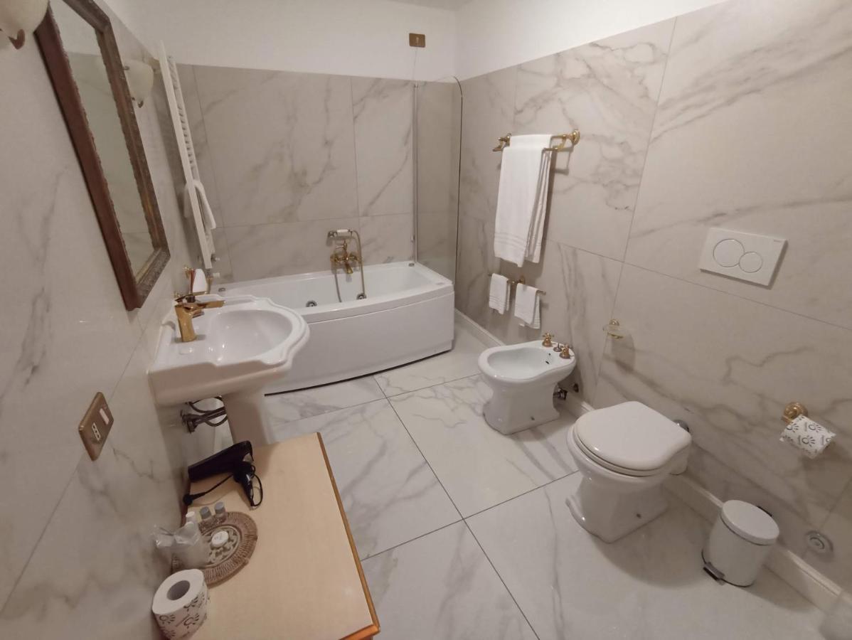 Mercanti Apts Via Passarella Милано Екстериор снимка